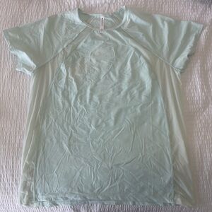 Athleta Workout top. In great condition never been worn